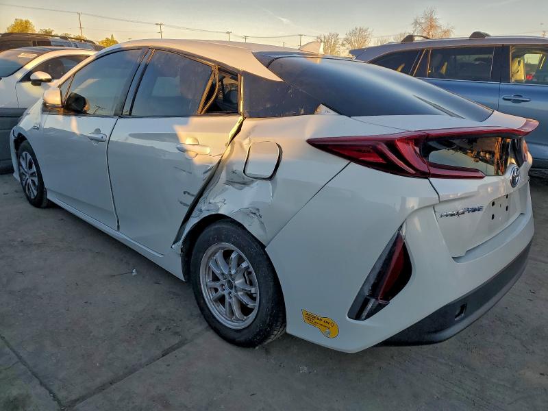 Фото 2 - TOYOTA PRIUS