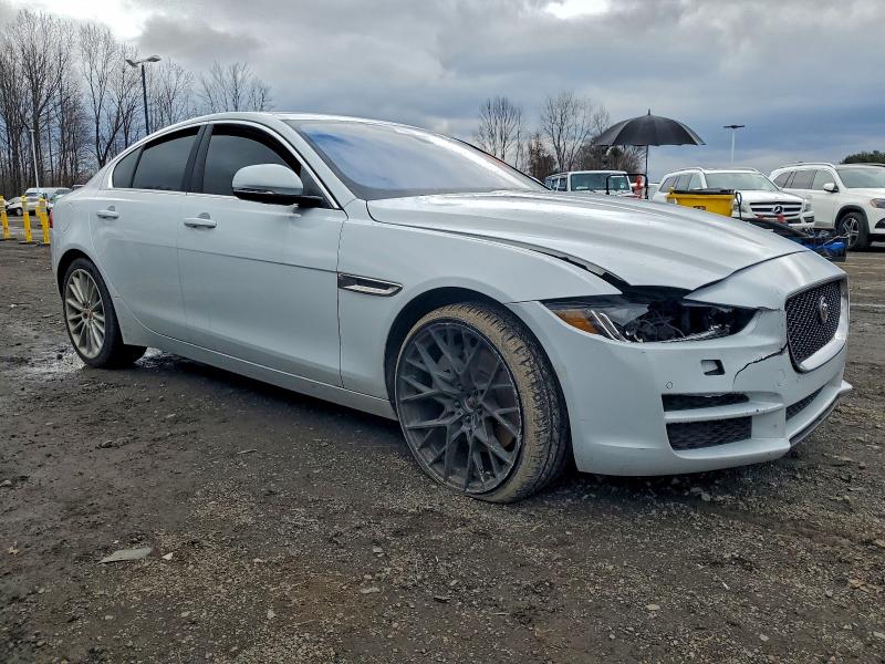 Фото 4 - JAGUAR XE