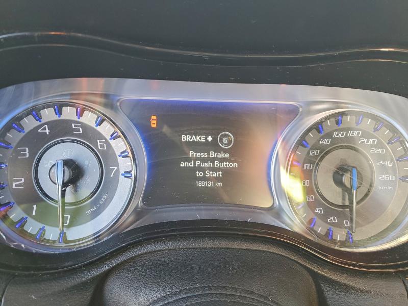 Фото 9 - CHRYSLER 300