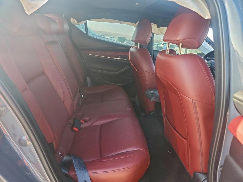 Фото 10 - MAZDA 3