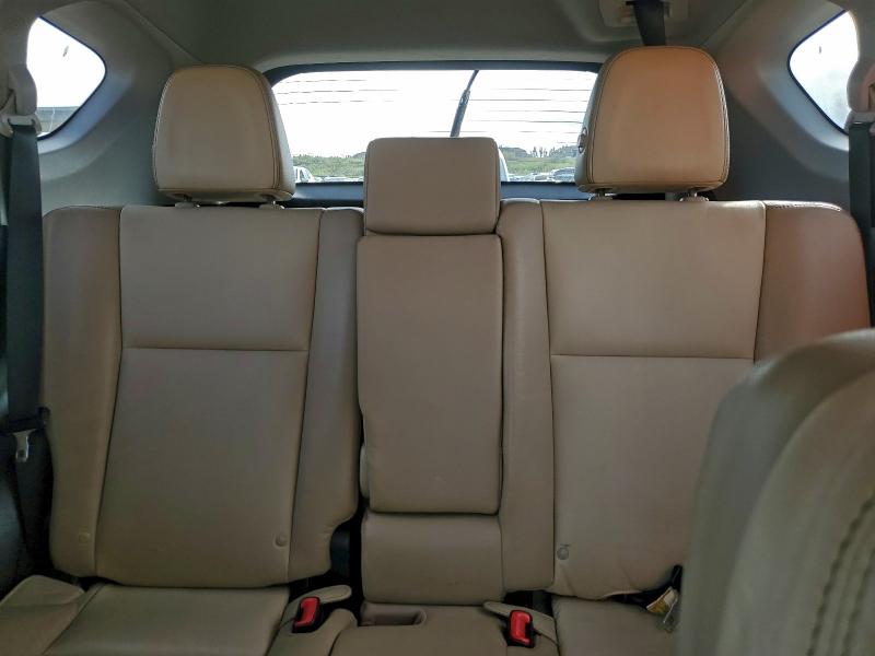 Фото 10 - TOYOTA RAV4