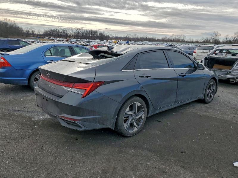 Фото 3 - HYUNDAI ELANTRA