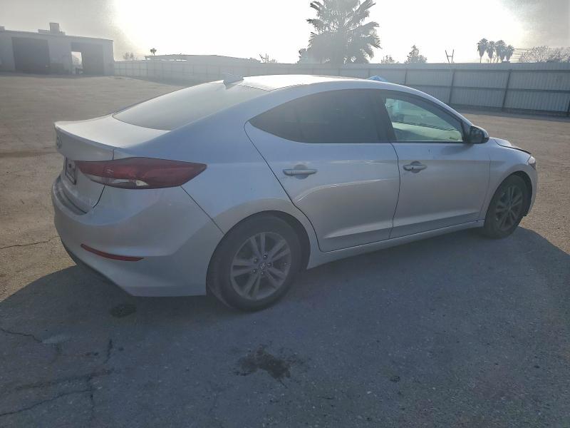 Фото 3 - HYUNDAI ELANTRA