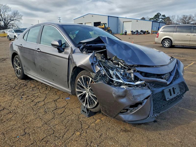 Фото 4 - TOYOTA CAMRY