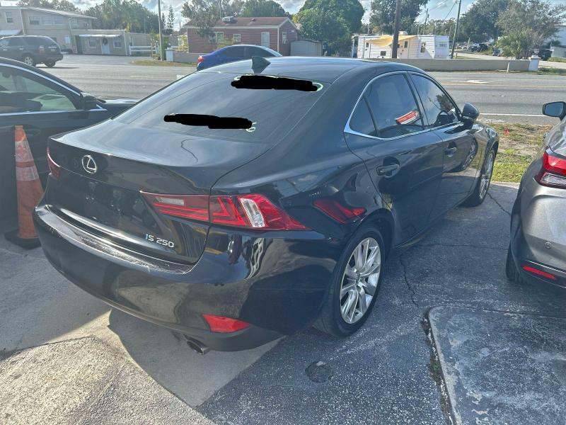 Фото 4 - LEXUS IS