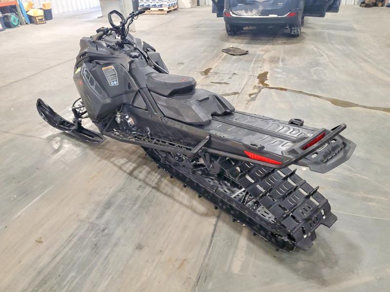 SKI-DOO SNOWMOBILE 2022