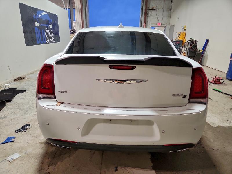 Фото 6 - CHRYSLER 300