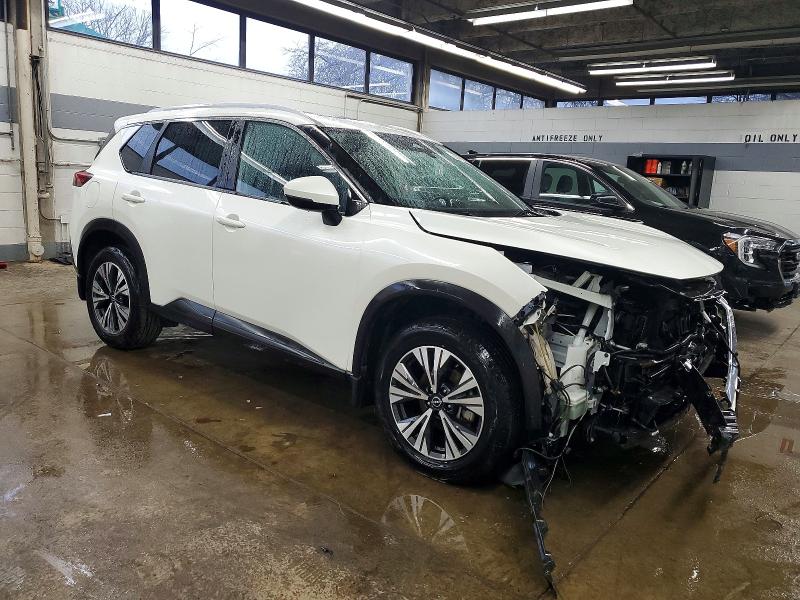 Фото 4 - NISSAN ROGUE