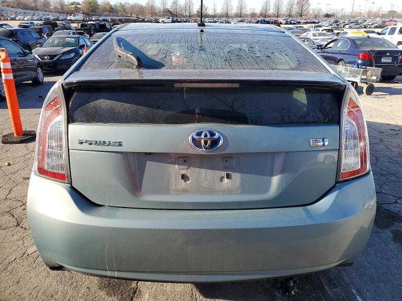 Фото 6 - TOYOTA PRIUS