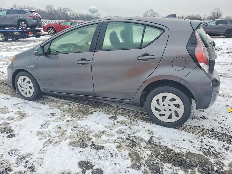 Фото 2 - TOYOTA PRIUS