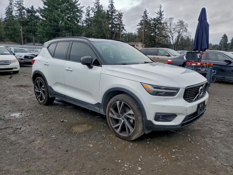 Фото 4 - VOLVO XC40
