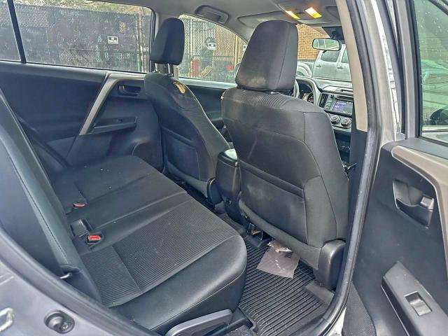 Фото 6 - TOYOTA RAV4