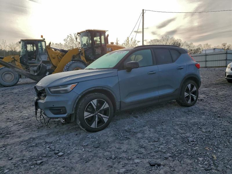 Фото 1 - VOLVO XC40