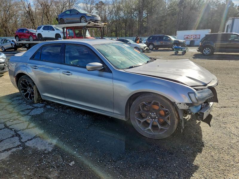 Фото 4 - CHRYSLER 300