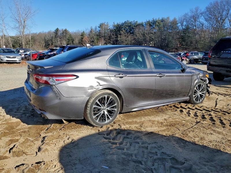 Фото 3 - TOYOTA CAMRY