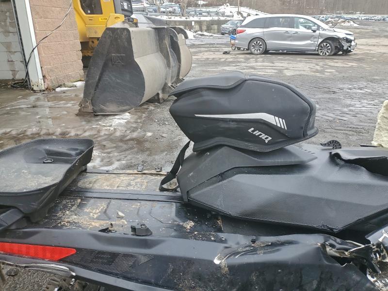SKI-DOO SNOWMOBILE 2025
