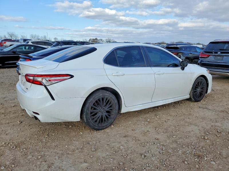 Фото 3 - TOYOTA CAMRY