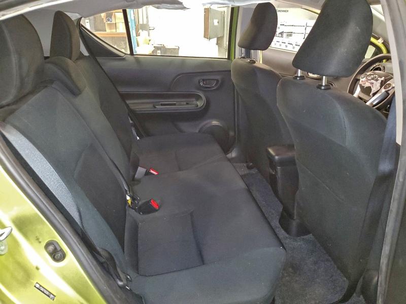 Фото 10 - TOYOTA PRIUS