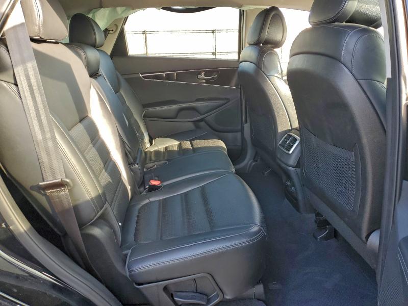 Фото 11 - KIA SORENTO