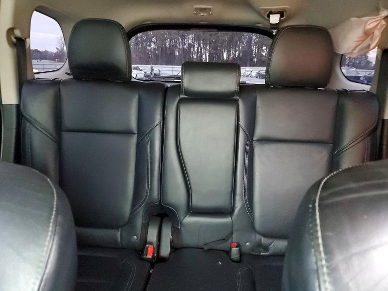 Фото 10 - MITSUBISHI OUTLANDER