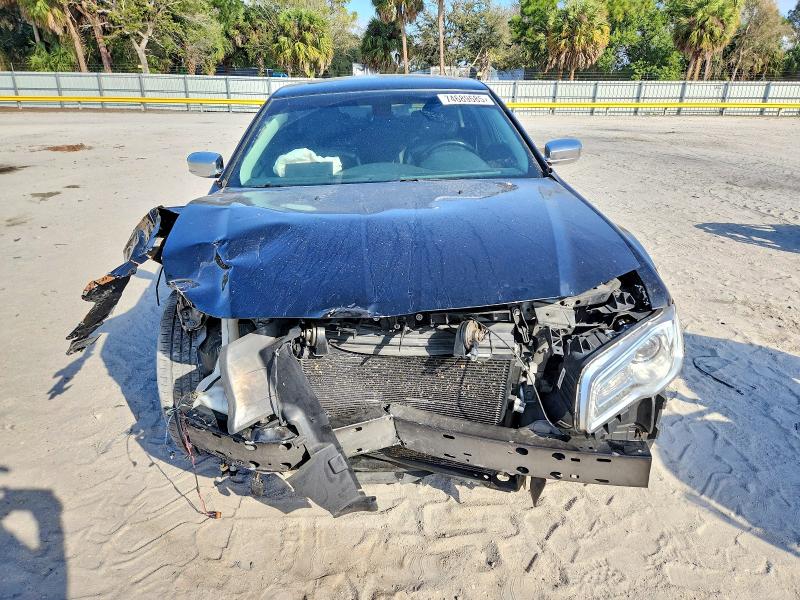 Фото 5 - CHRYSLER 300