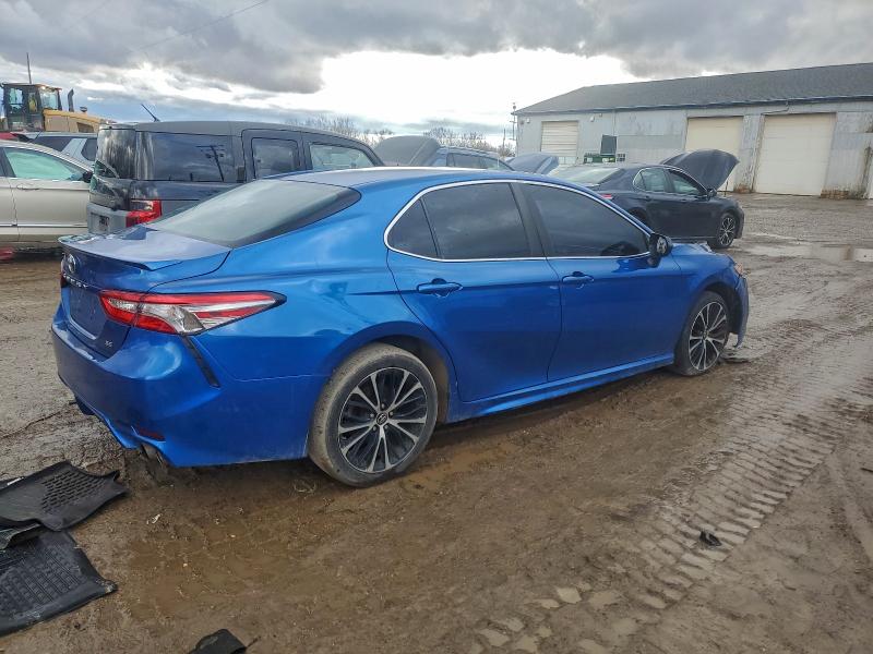 Фото 3 - TOYOTA CAMRY