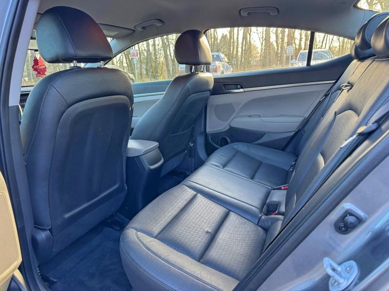 Фото 12 - HYUNDAI ELANTRA