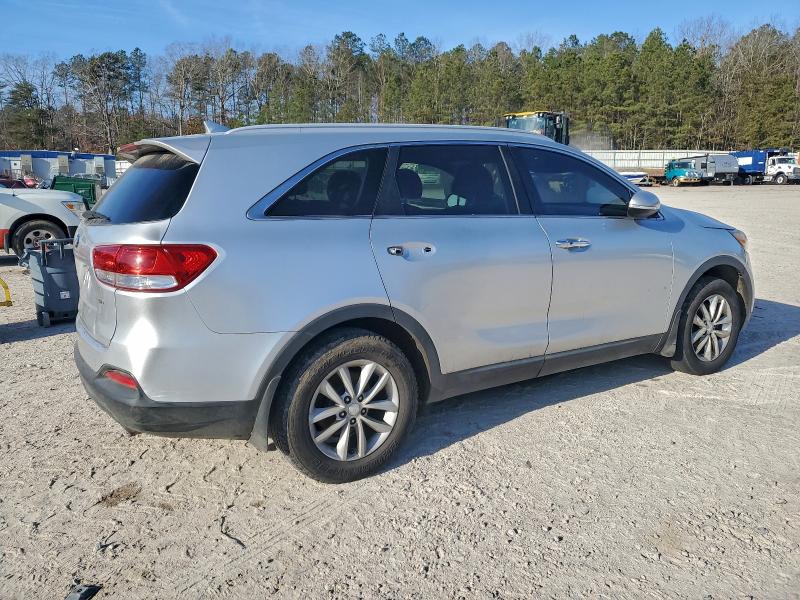 Фото 3 - KIA SORENTO