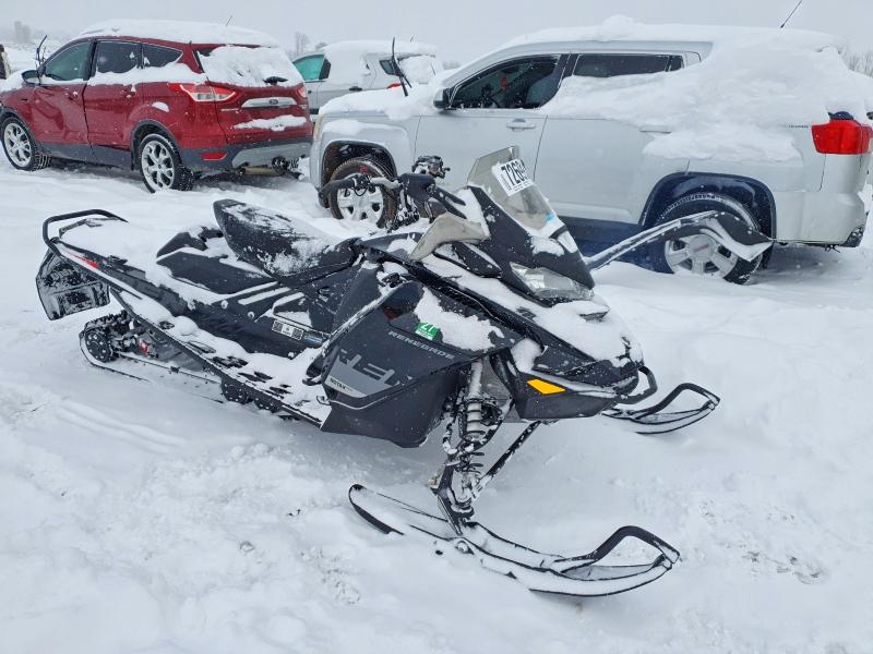 SKI-DOO SNOWMOBILE 2019