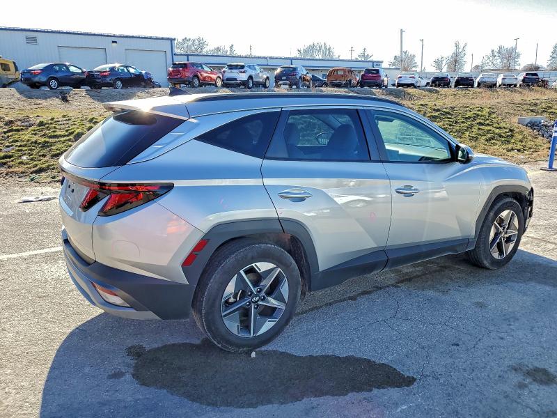 Фото 3 - HYUNDAI TUCSON