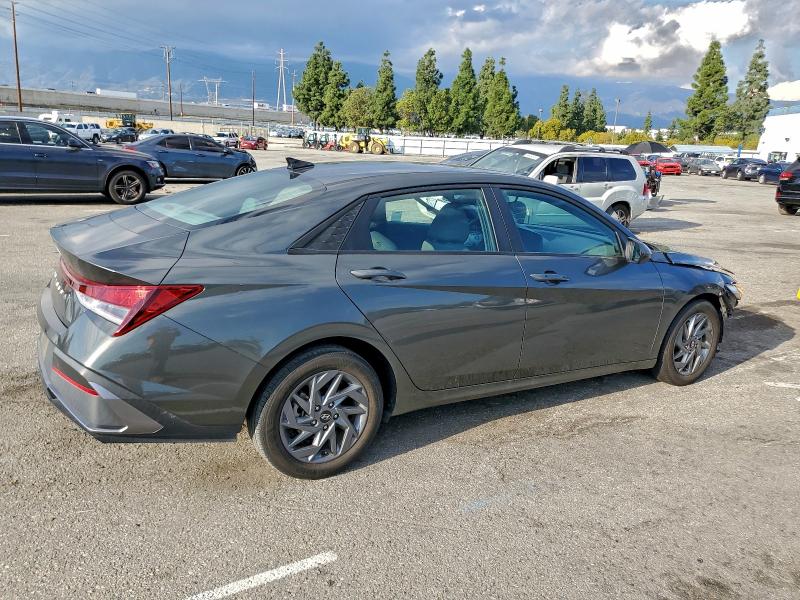 Фото 3 - HYUNDAI ELANTRA