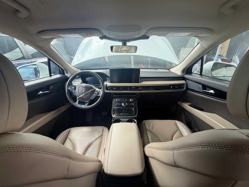 Фото 9 - LINCOLN NAUTILUS