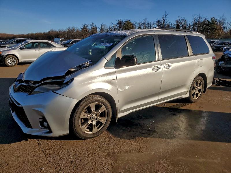 Фото 1 - TOYOTA SIENNA