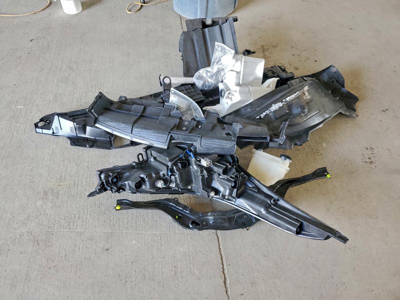 Фото 12 - TOYOTA C-HR