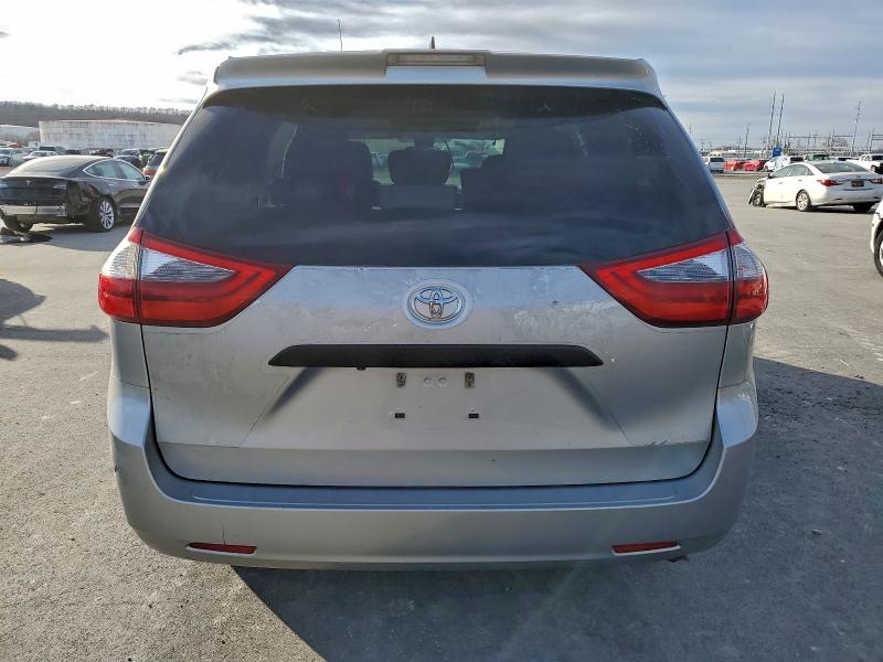 Фото 6 - TOYOTA SIENNA