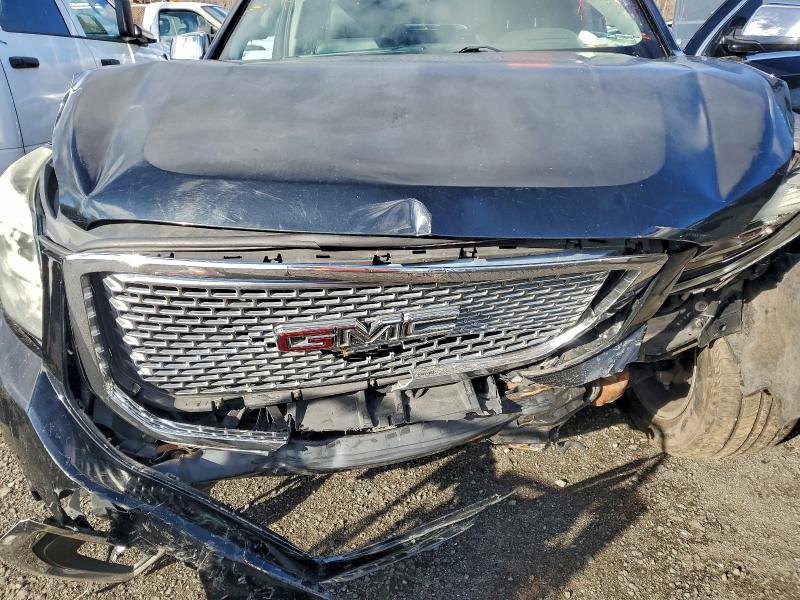 Фото 12 - GMC YUKON