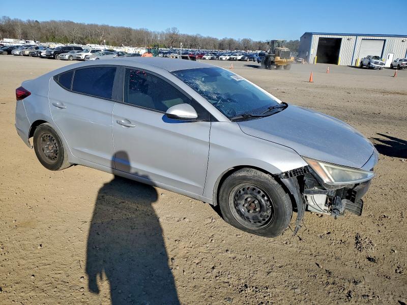 Фото 4 - HYUNDAI ELANTRA