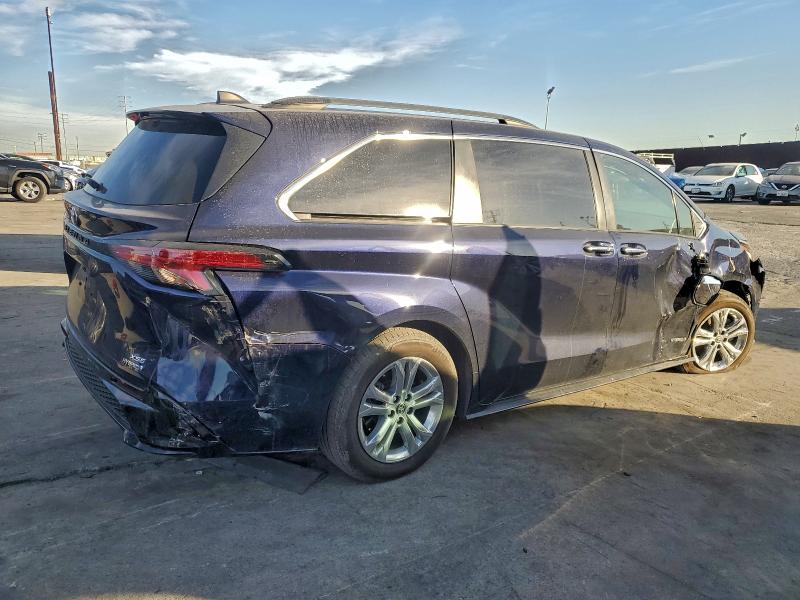 Фото 3 - TOYOTA SIENNA