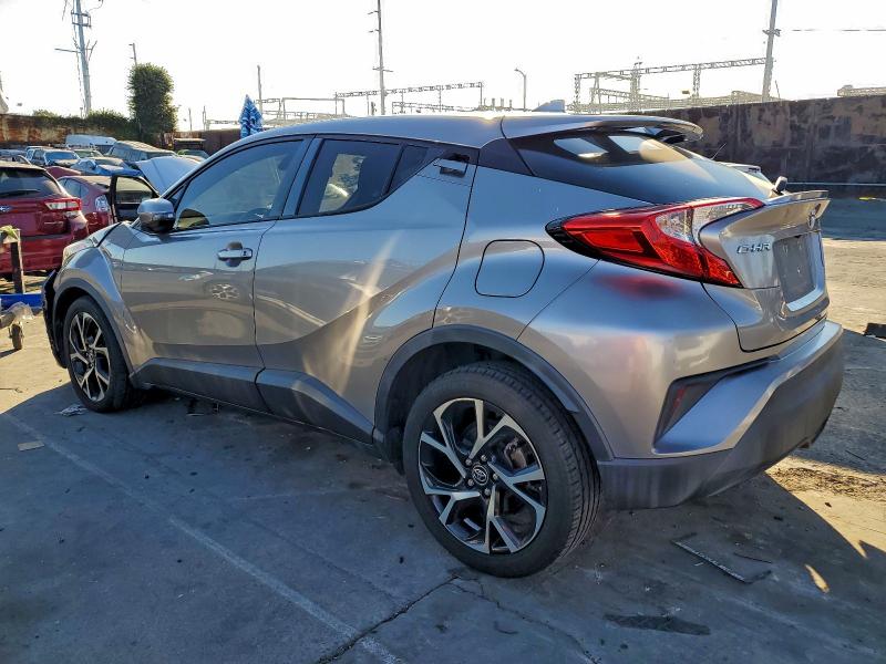 Фото 2 - TOYOTA C-HR
