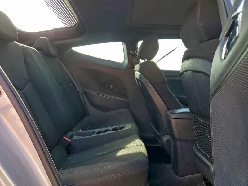 Фото 11 - HYUNDAI VELOSTER