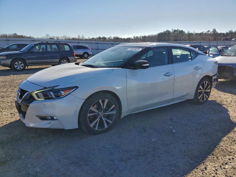 Фото 1 - NISSAN MAXIMA