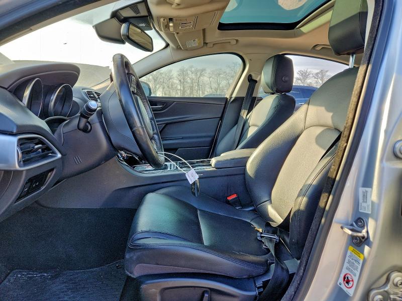 Фото 7 - JAGUAR XE