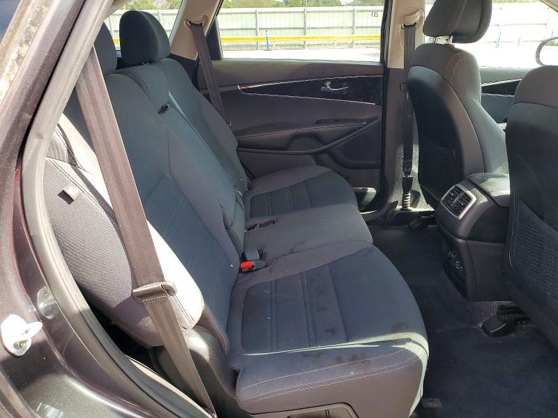 Фото 11 - KIA SORENTO