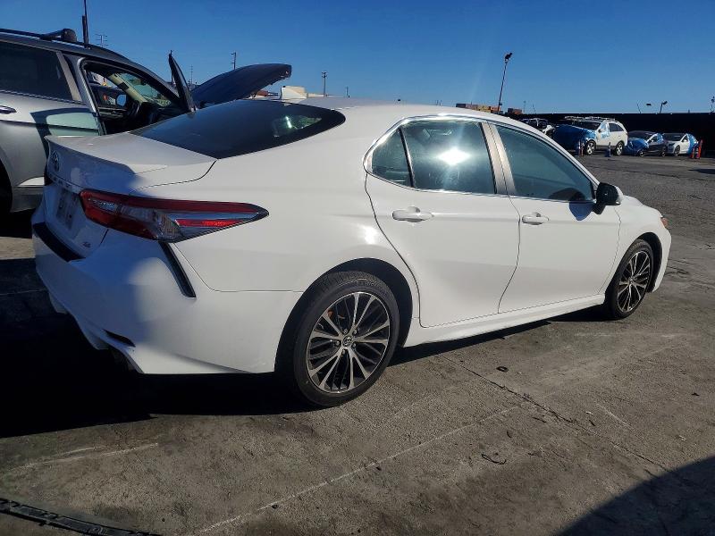 Фото 3 - TOYOTA CAMRY