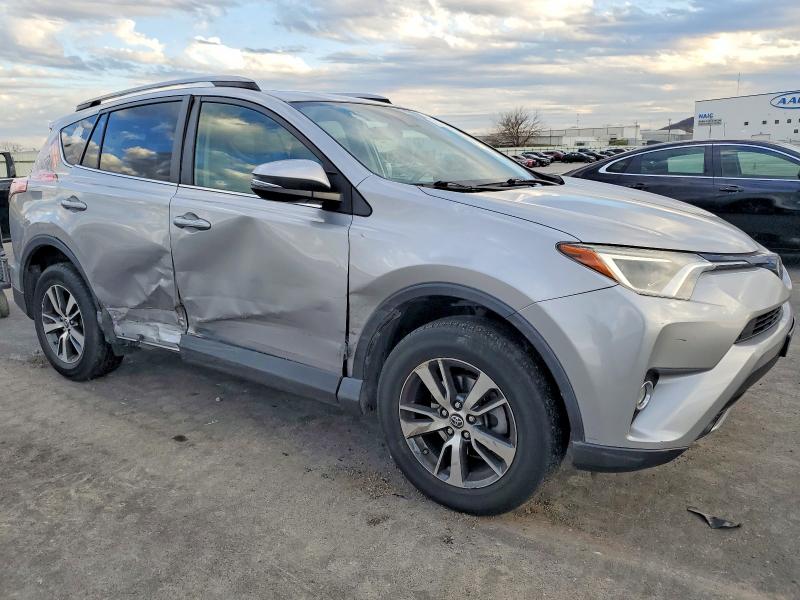 Фото 4 - TOYOTA RAV4