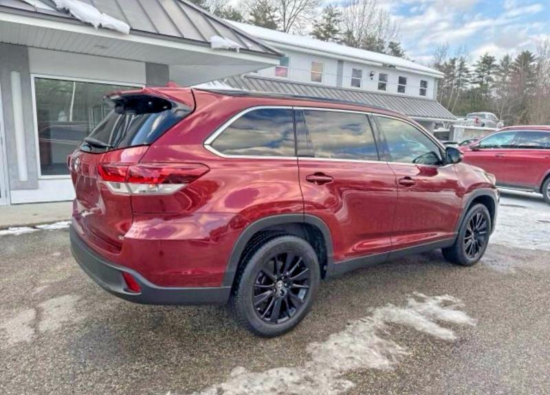 Фото 4 - TOYOTA HIGHLANDER