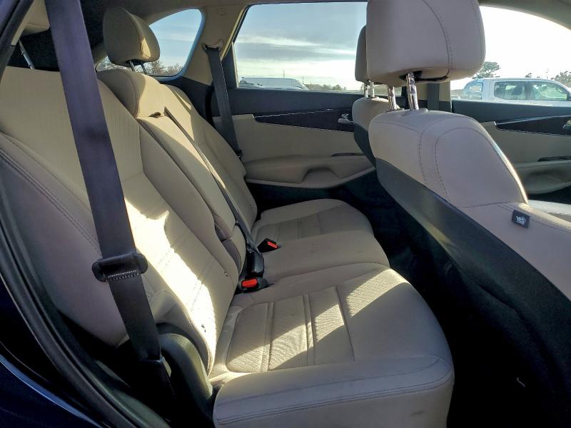 Фото 11 - KIA SORENTO