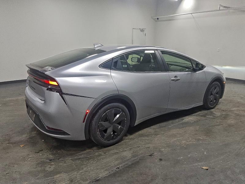 Фото 3 - TOYOTA PRIUS