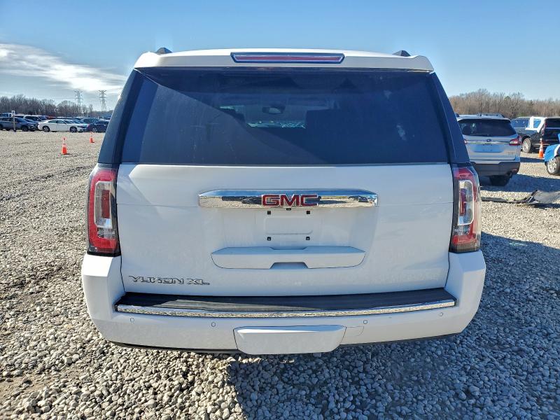 Фото 6 - GMC YUKON