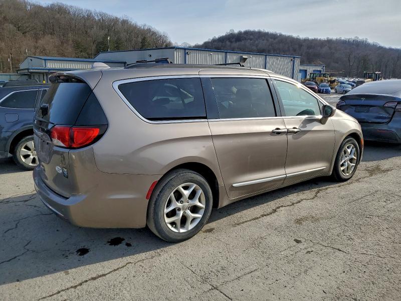 Фото 3 - CHRYSLER PACIFICA